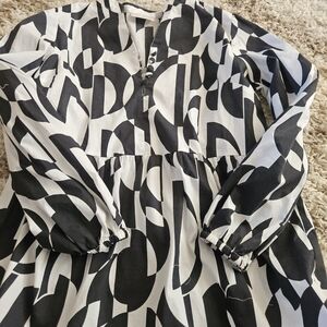 Belle by Kim Gravel Black and White Graphic Print Blouse